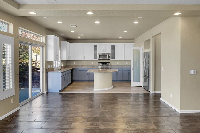 Building Photo - $2,700 - 4 Bed, 3.5 Bath Home in CO Spring...