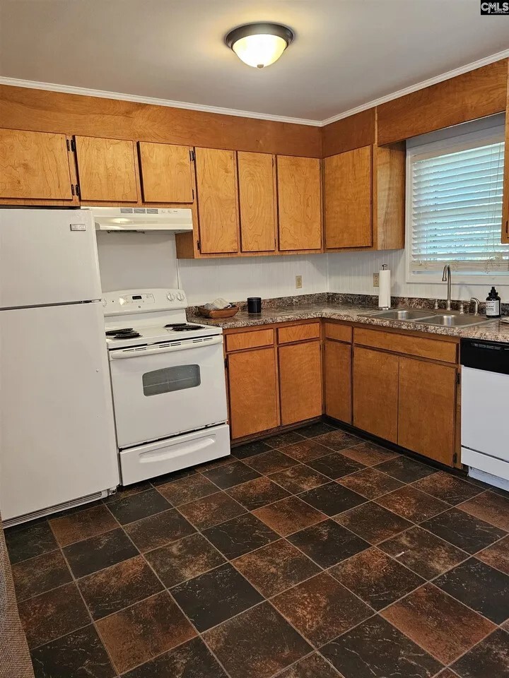 Building Photo - 601 Picadilly Sq