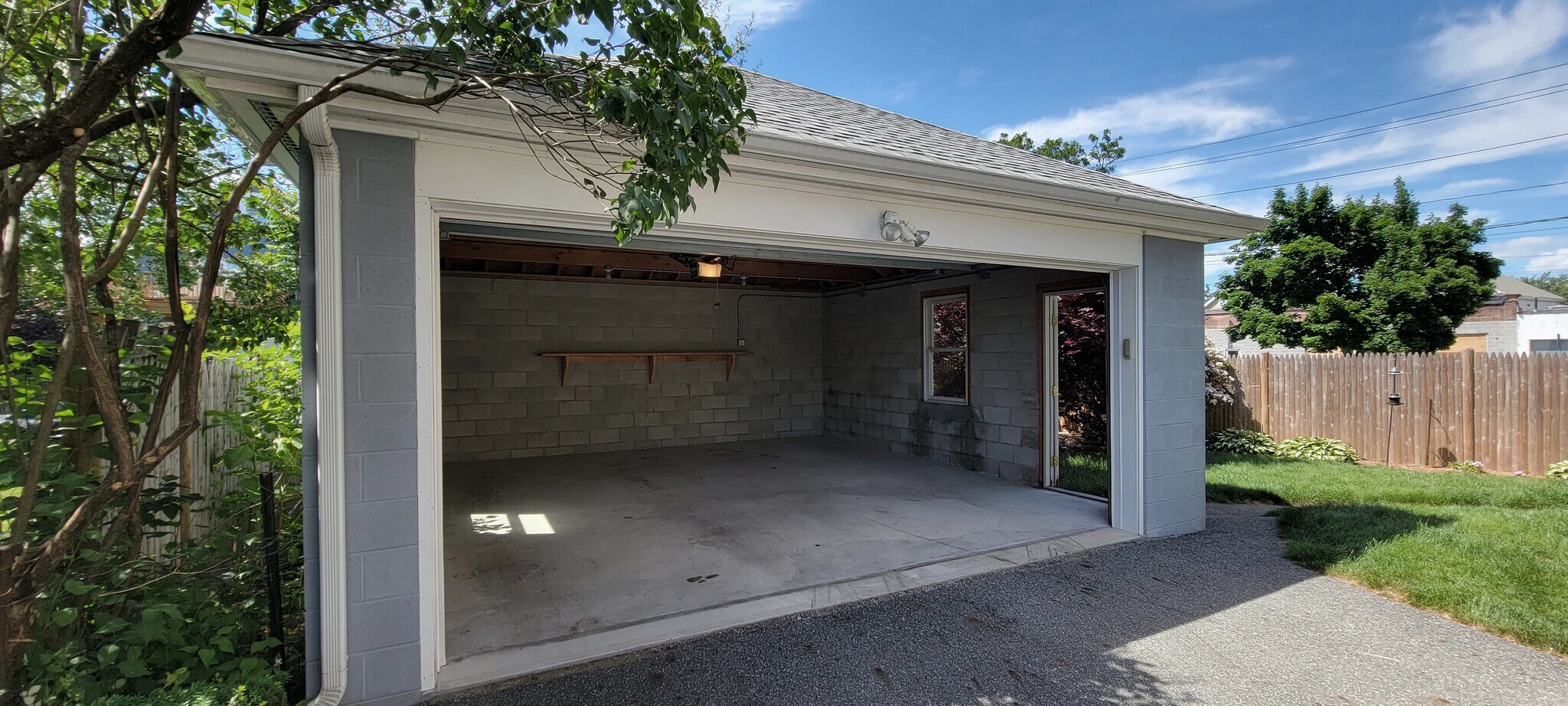 Building Photo - 70 Tufts St