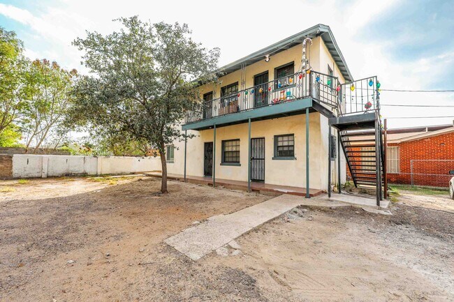 Building Photo - 311 Matamoros St