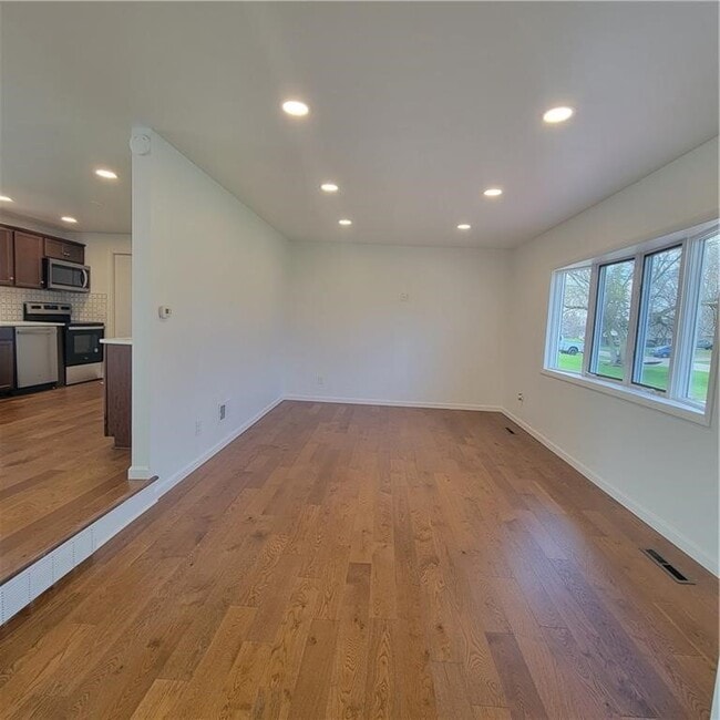 Building Photo - 47 Crimson Bramble Rd