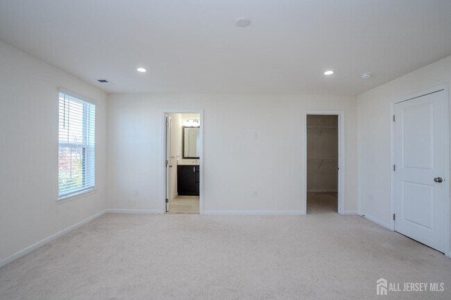 Building Photo - 16 Clover Ln