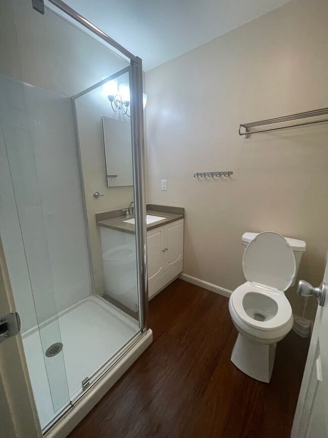 Building Photo - NEW ON MARKET !!