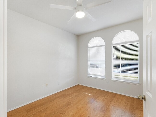 Building Photo - 548 Linacre Dr