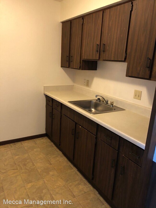 Building Photo - 2 br, 1.5 bath Apartment - 750 High St