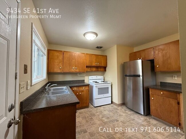 Building Photo - 9434 SE 41st Ave