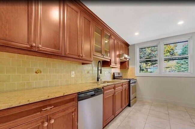 Building Photo - 22 Greentree Terrace