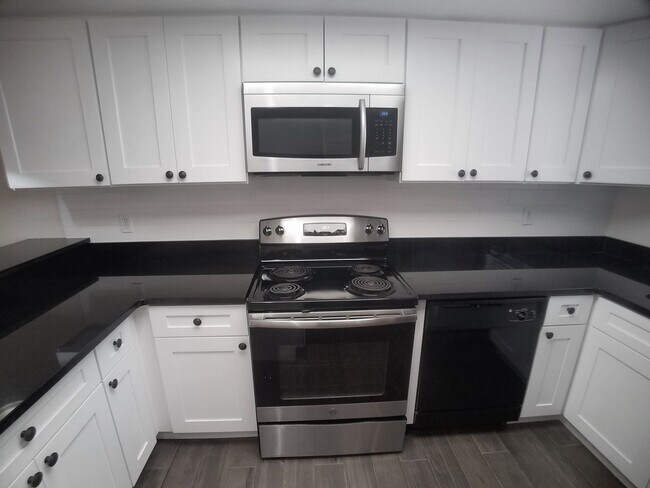 Building Photo - Stunning All Upgraded 2/2 Condo x Rent @ Winter Park Village next to Full Sail !