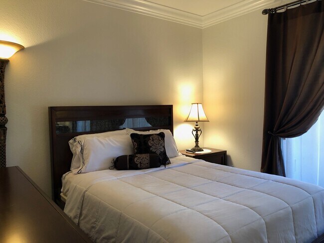 Building Photo - Meridian Fully Furnished 2 Bd | 2 Ba Luxury Condo .