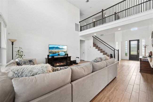Building Photo - 9414 Camden Clf Ct