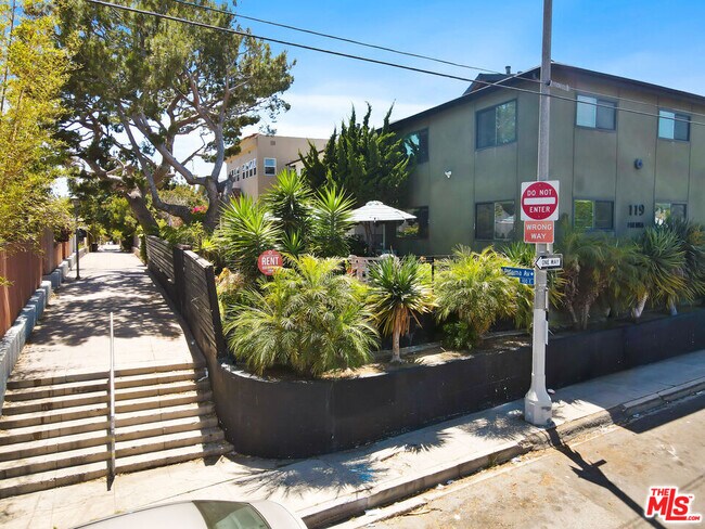 Building Photo - 119 Paloma Ave