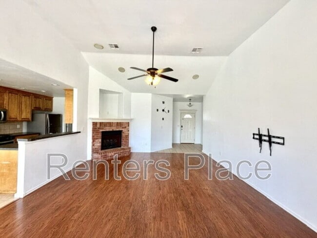 Building Photo - 2006 W J St