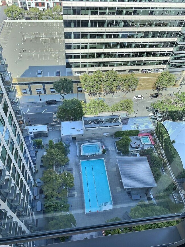 Building Photo - Luxury 1 Bedroom Condo at Axis on the 20th Floor – Custom Finishes Throughout, Beautiful Views!