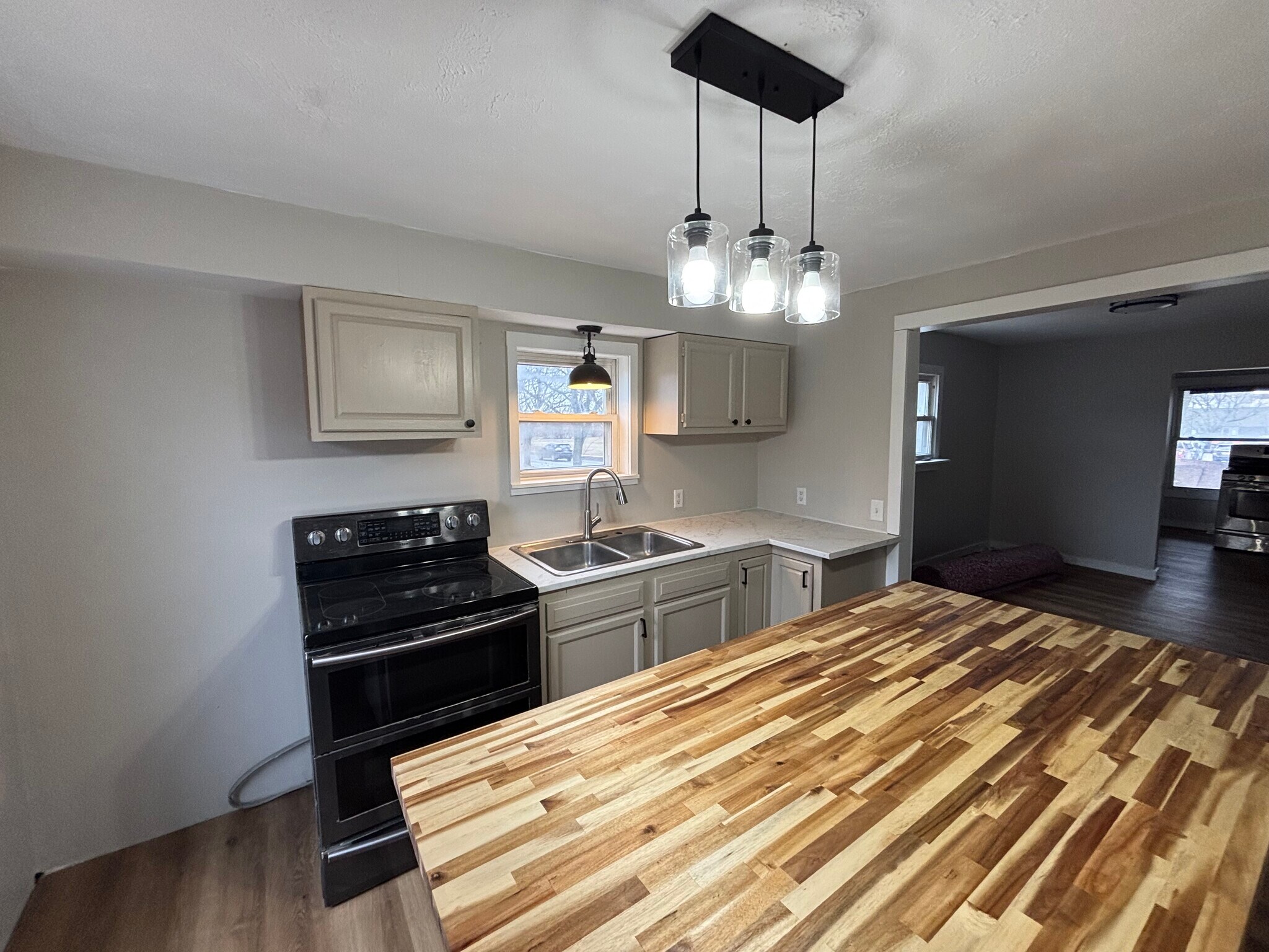 Building Photo - 668 Sullivan St