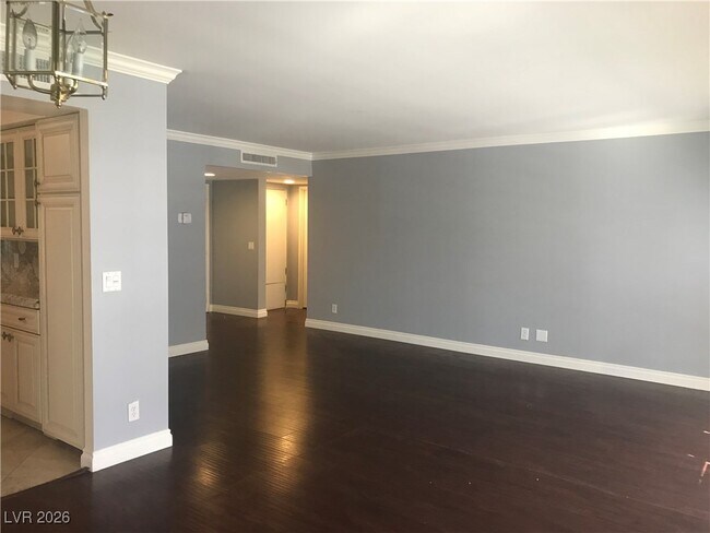 Building Photo - 205 E Harmon Ave