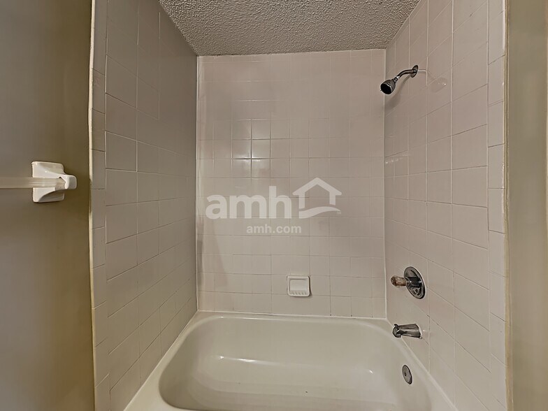 Building Photo - 4637 Blue Stream Ln S