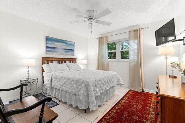 Building Photo - 3143 37th Ln S