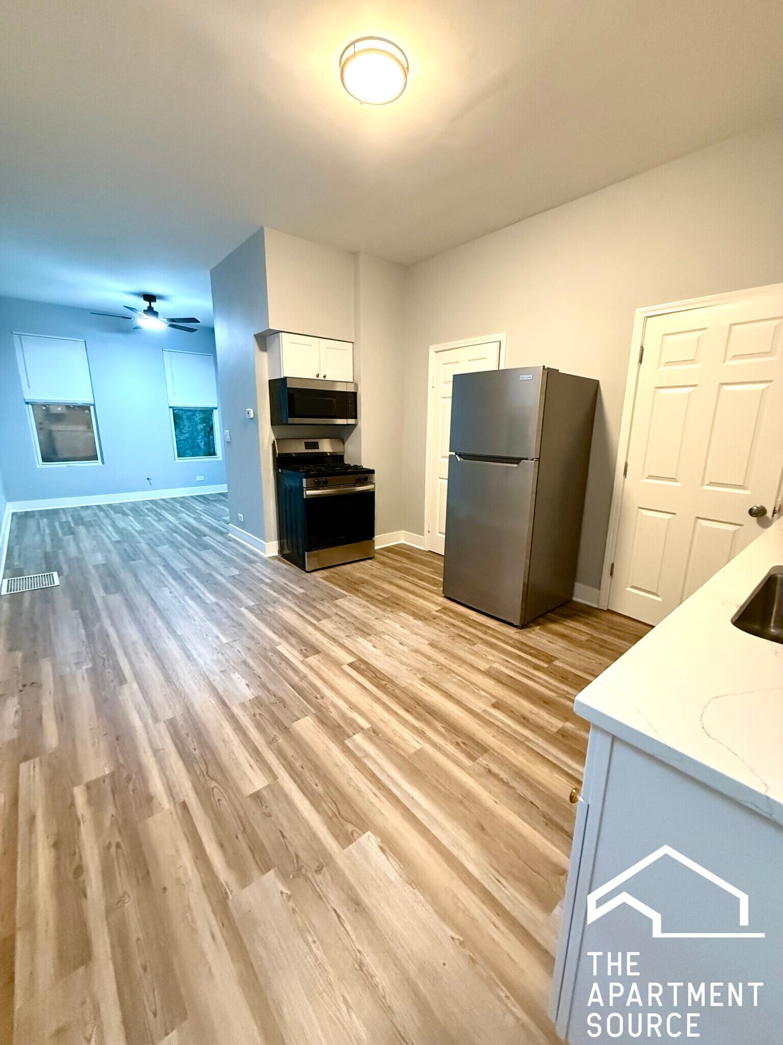 Building Photo - 942 N Elston Ave