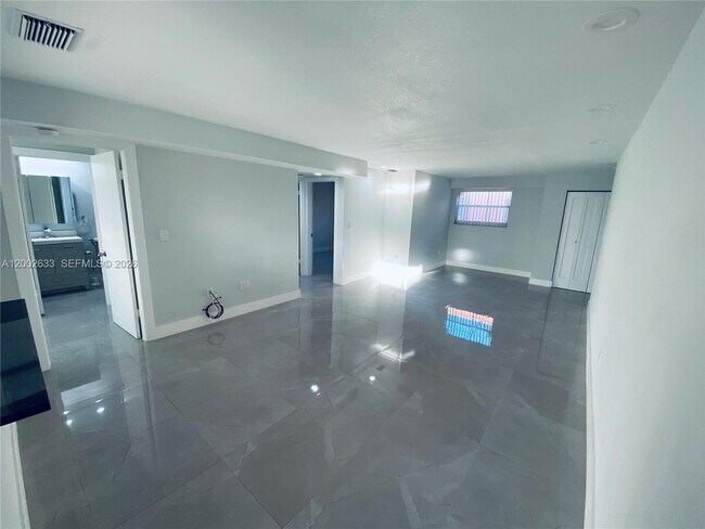 Building Photo - 199 SW 12th Ave