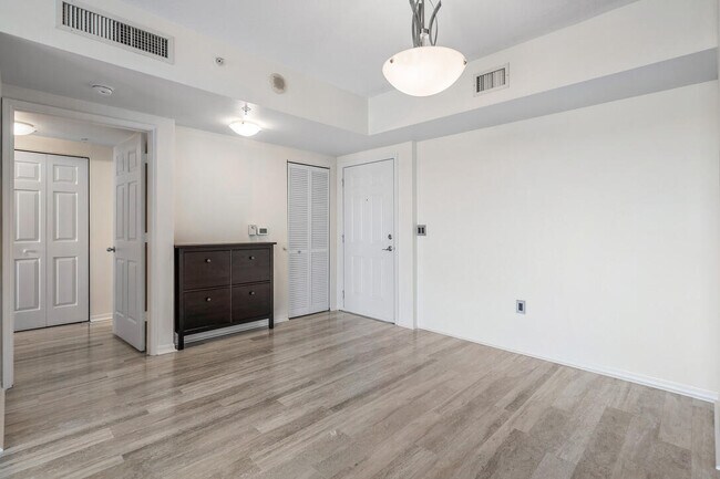 Building Photo - 700 E Boynton Beach Blvd