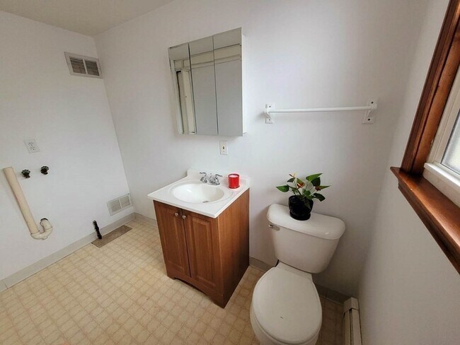 Building Photo - 49 Alleyne St