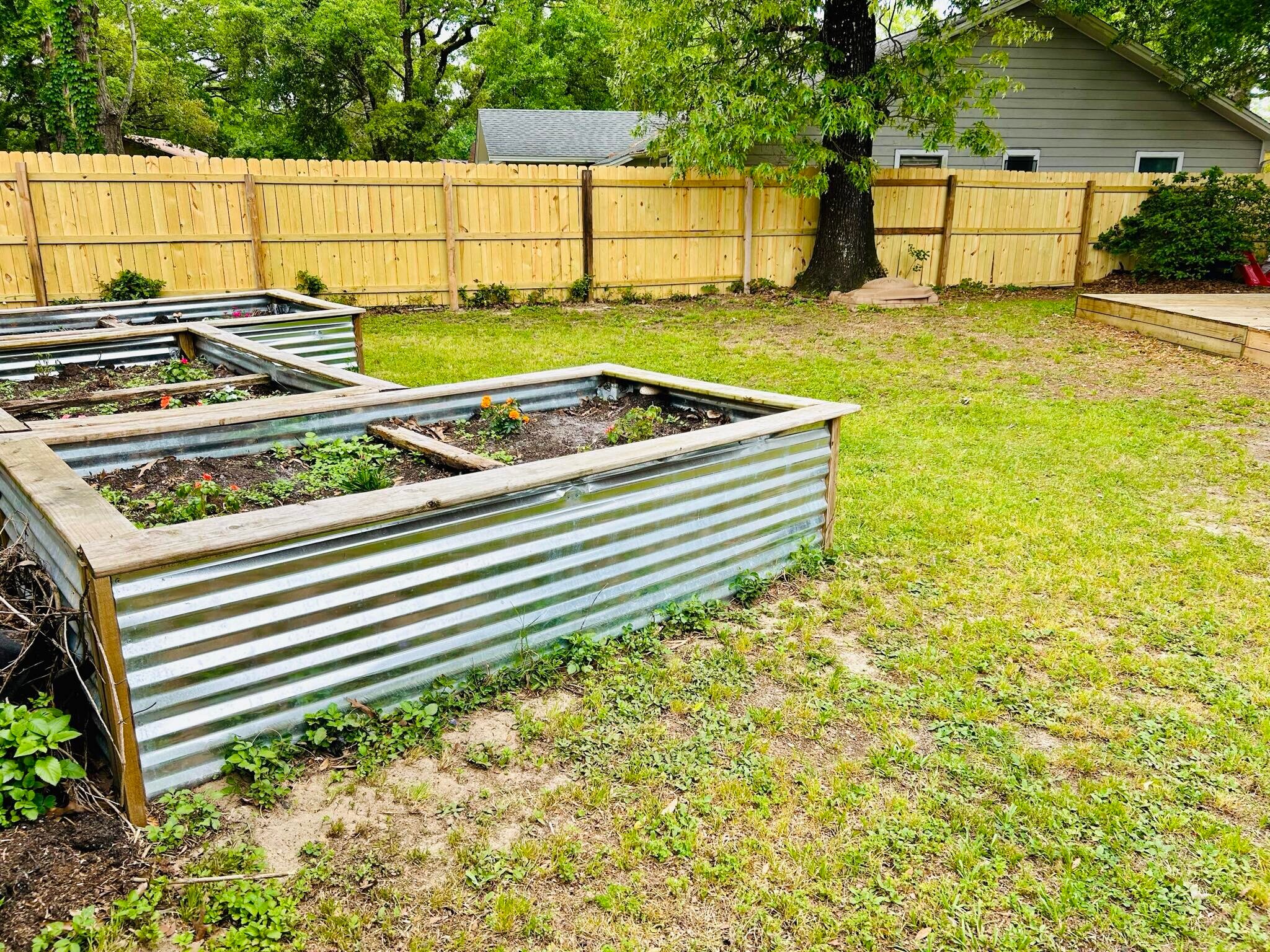Building Photo - 7812 Oak Forest Dr