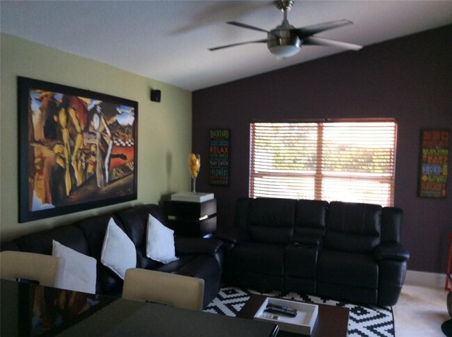 Building Photo - 160 NW 166th Ave