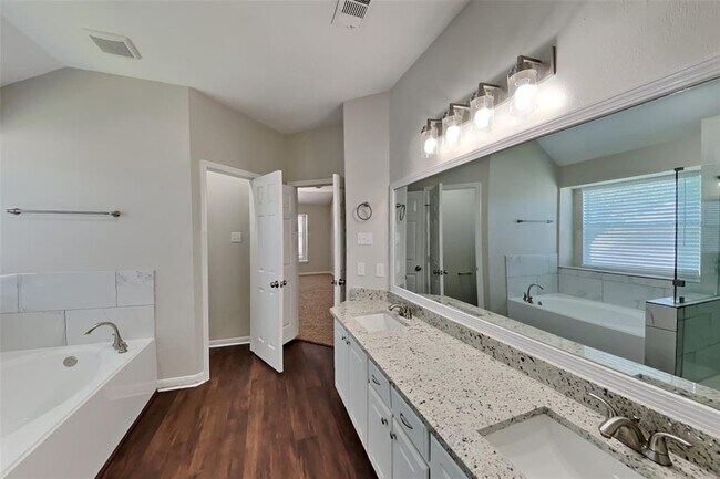 Building Photo - 6307 Briar Cross Ct