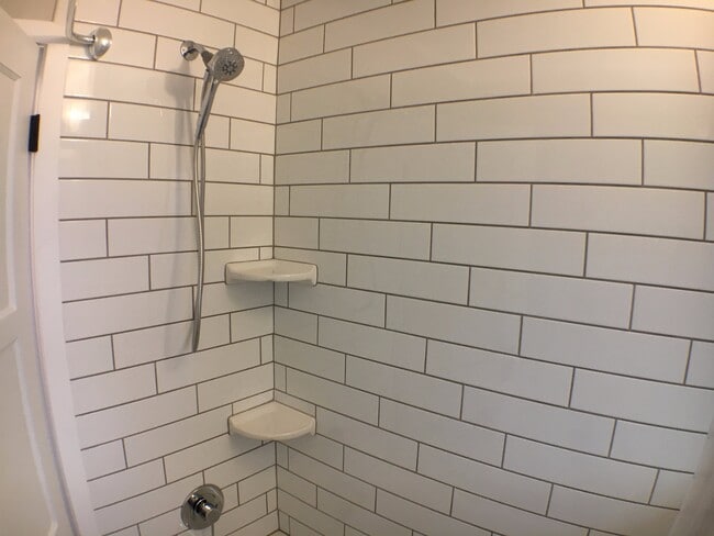 Building Photo - Renovated Modern Duplex