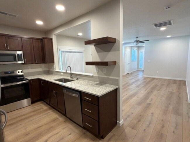 Building Photo - Beautiful newer 3 bed 2 bath home in Caldwell just off Linden Rd and Middleton Rd