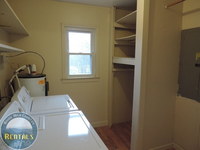 Building Photo - 2/1 in Sugar Grove; Quiet Area! Just Minutes to Boone! Available Now!