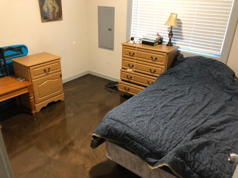 Building Photo - 1554 Beloit Ave