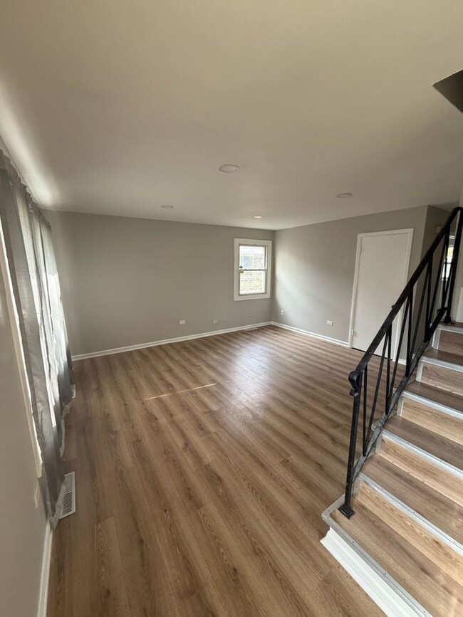 Building Photo - 14612 Dorchester Ave
