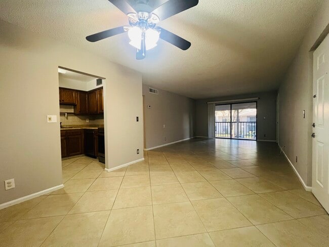 Building Photo - 9875 Pineapple Tree Dr