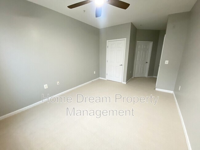 Building Photo - 2465 Army Navy Dr