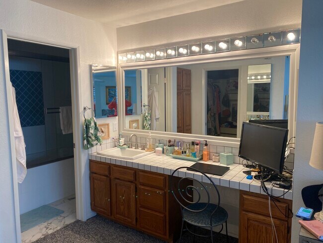 Building Photo - 722 Ensenada Ct