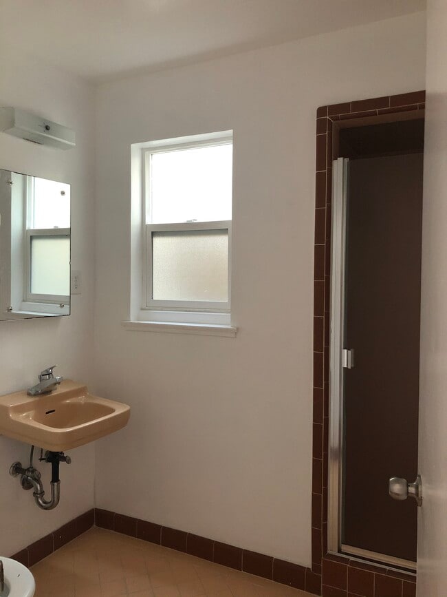 Building Photo - 2233 Taraval St