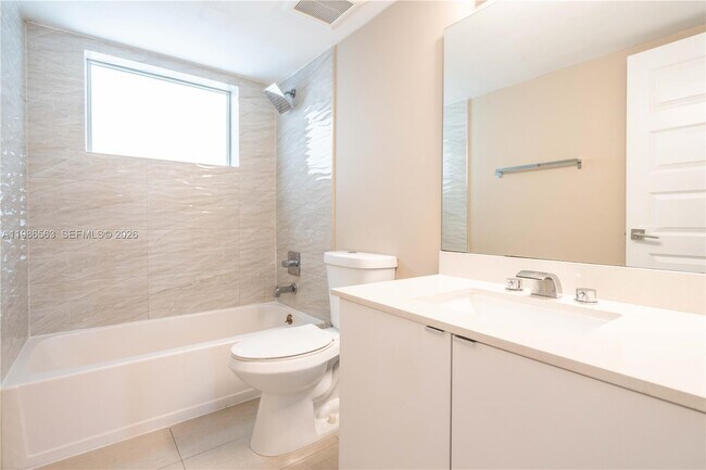 Building Photo - 2400 NE 26th St