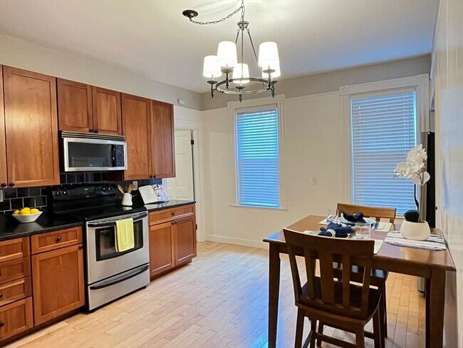 Building Photo - 128 Chestnut St