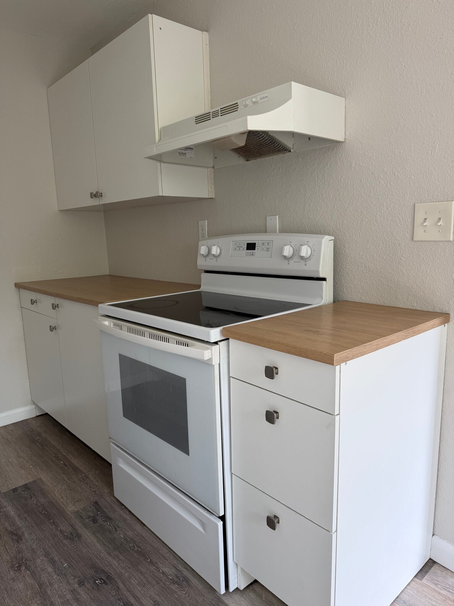 Building Photo - 2412 Azalea Garden Rd