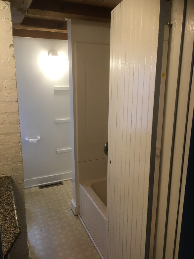 Bathroom with tub - 123 Queens Hwy