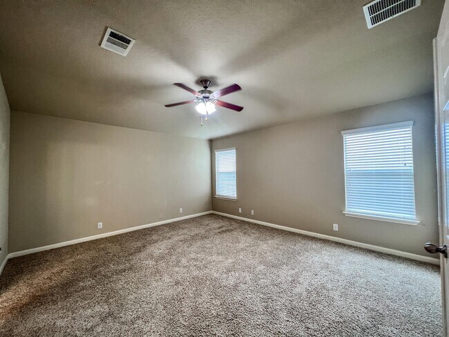 Building Photo - 923 Avery Pkwy
