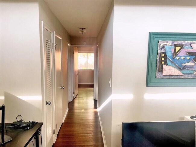 Building Photo - 346 Carpenter Dr NE