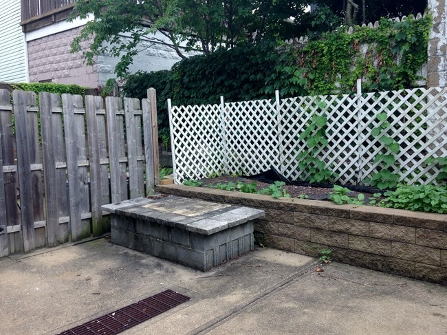 Private Courtyard - 1926 Harcum Way