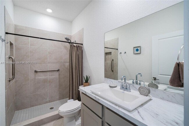 Building Photo - 495 NE 5th Ln