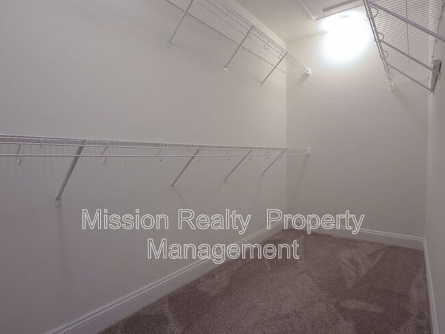 Building Photo - 10860 Farmstead Ml Ln