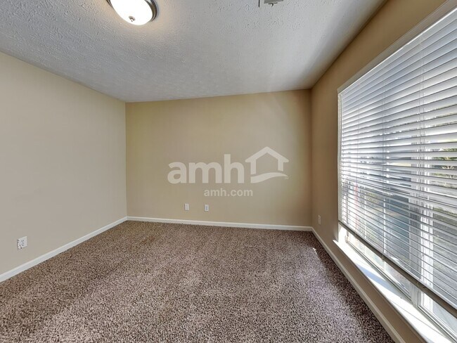 Building Photo - 210 Summer Hill Cir