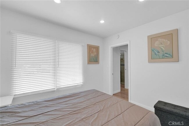 Building Photo - 1716 N Santa Anita Ave