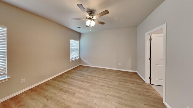 Building Photo - 6817 Labelle Dr