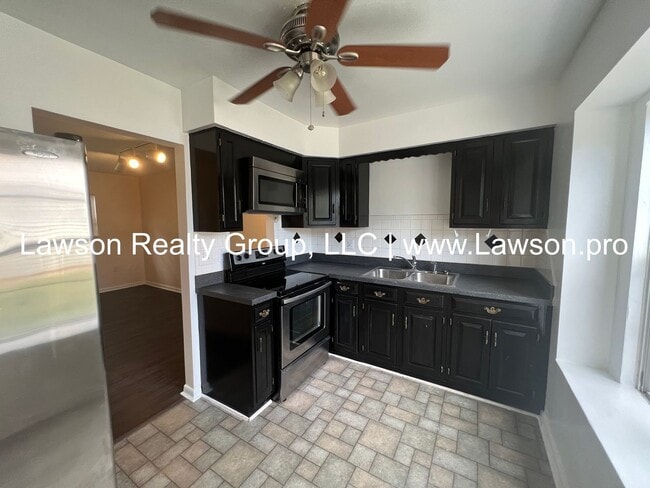 Building Photo - Townhome in Garden City